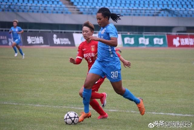 德罗赞3年7600万签换加盟国王 巴恩斯去马刺