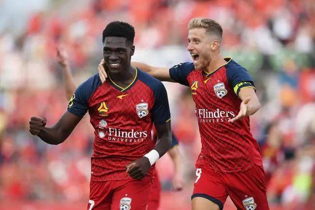 王哲林41+9上海胜天津 程帅澎18分浙江胜宁波